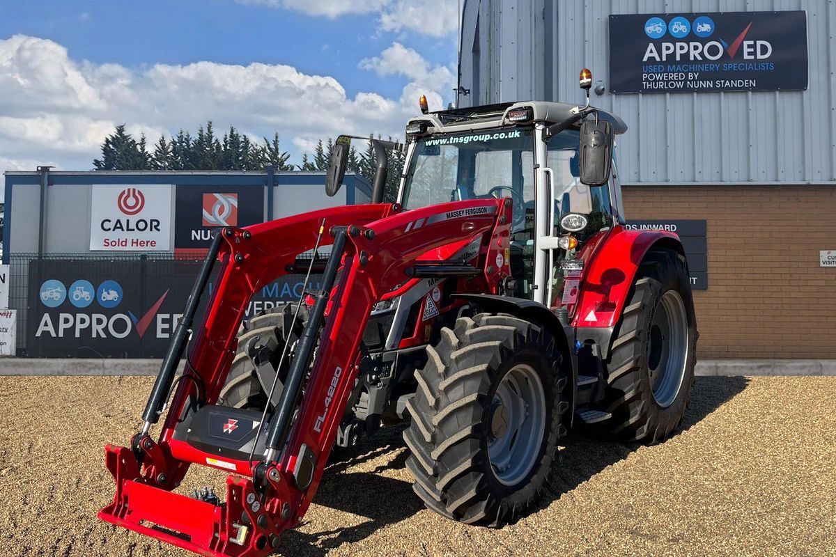 E-FARM: Massey Ferguson MF 5 - Traktor - id JXGQSSB - 143.027 € - Baujahr: 2023 - Vereinigtes Königreich