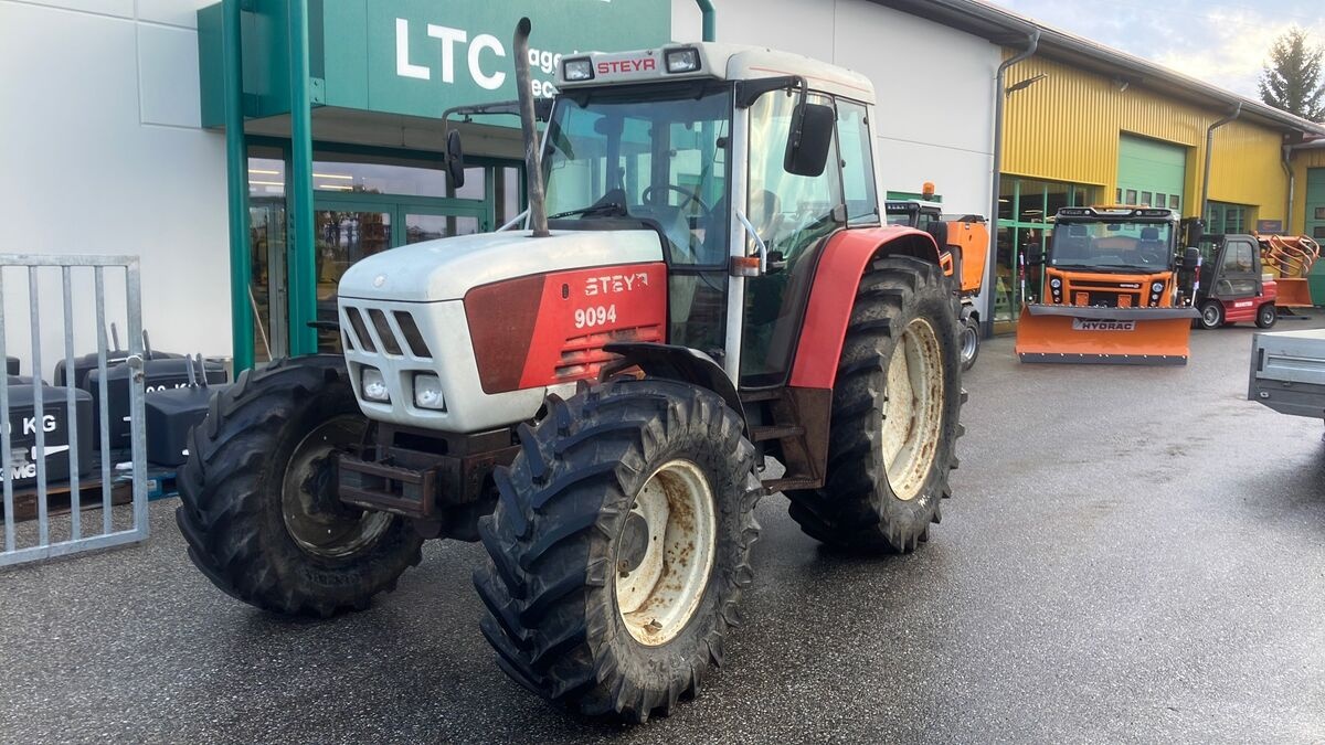 Steyr 9094 tractor €19,381