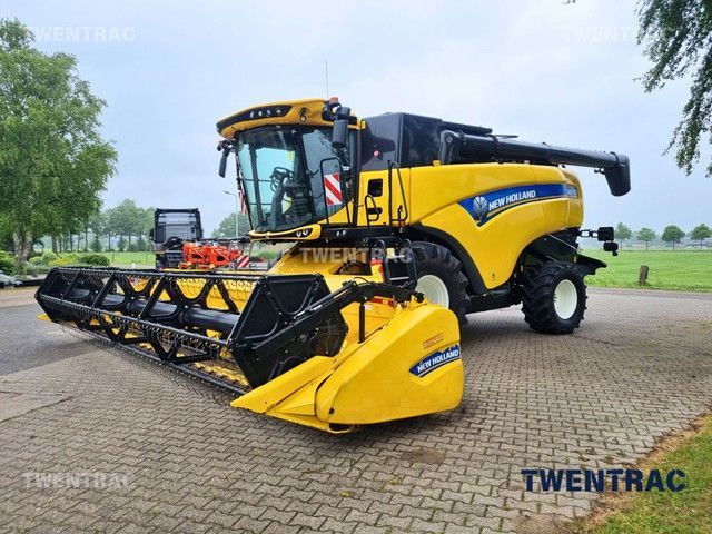 New Holland CX 8.70 Комбайн