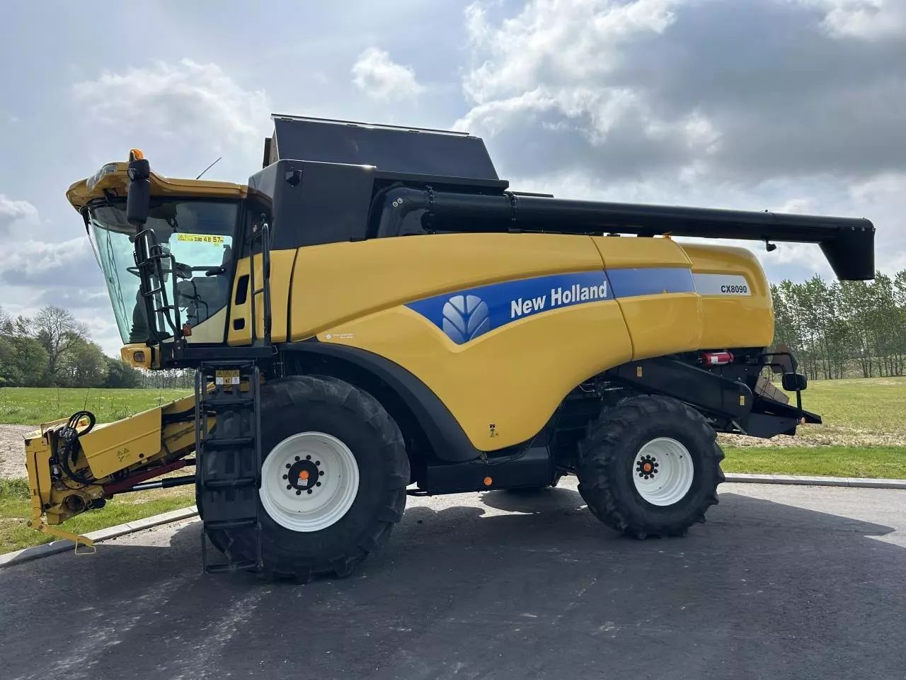 E-FARM: New Holland CX 8090 - Cosechadora - id BKFDIGG - 113.836 € - Año: 2007 - Dinamarca