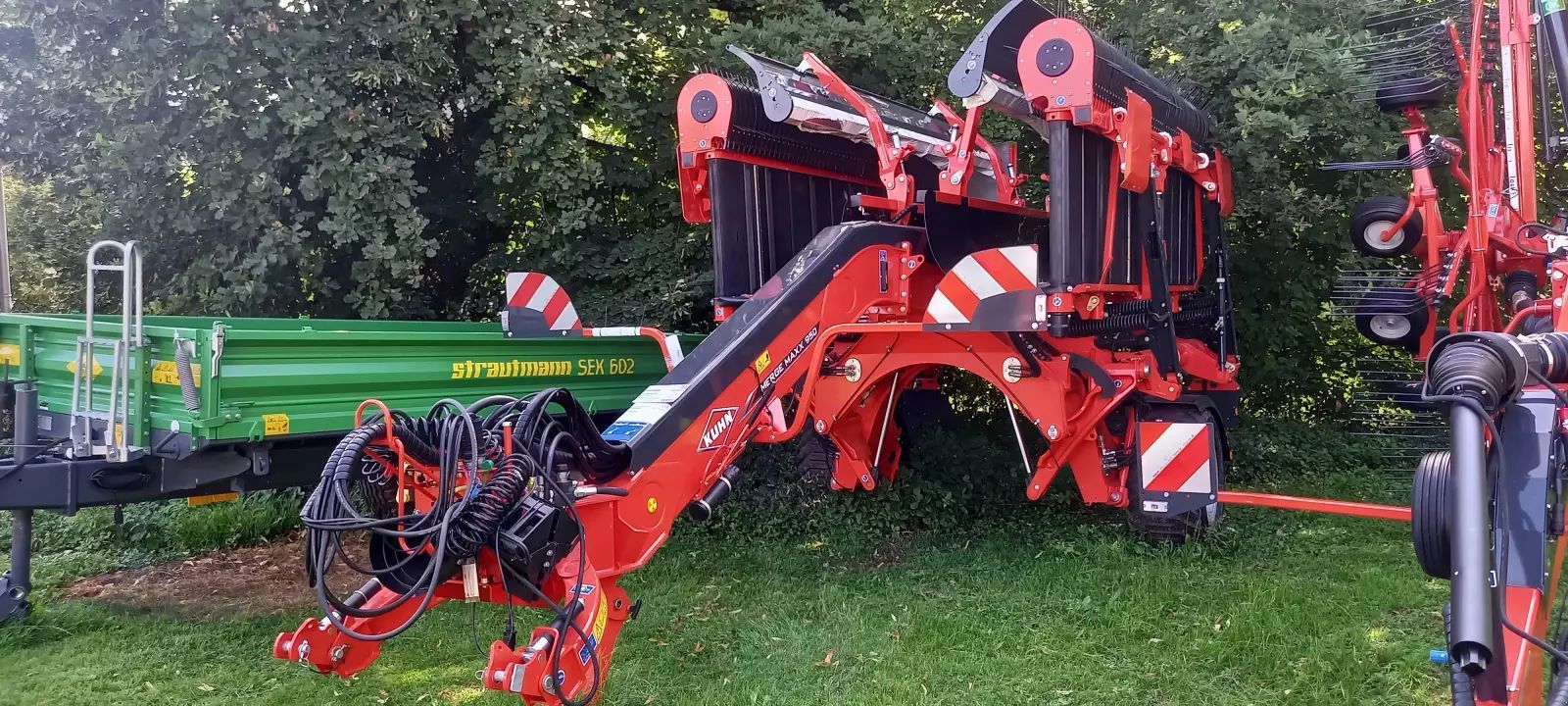 E-FARM: Kuhn Merge Maxx 950 - Rastrillo - id 1GFMHCG - 64.900 € - Año: 2023 - Alemania