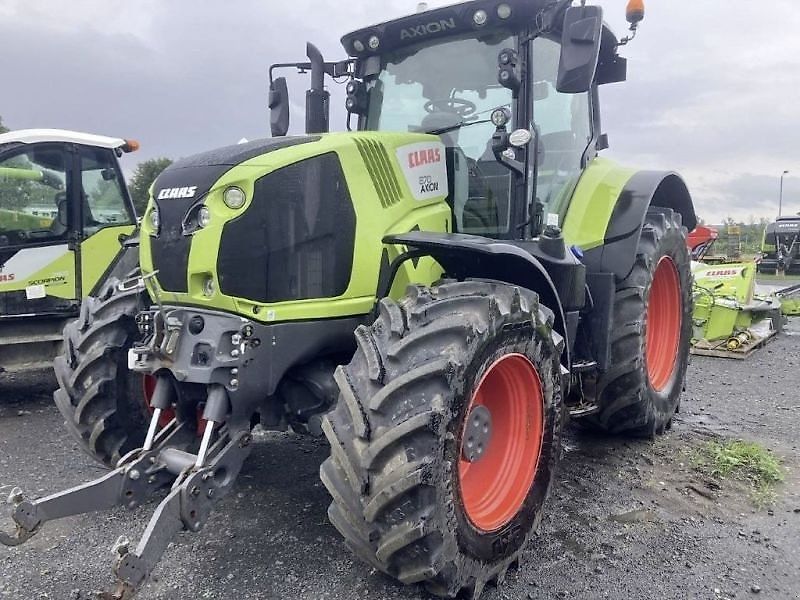 Claas Axion 870 Tractor €69,300