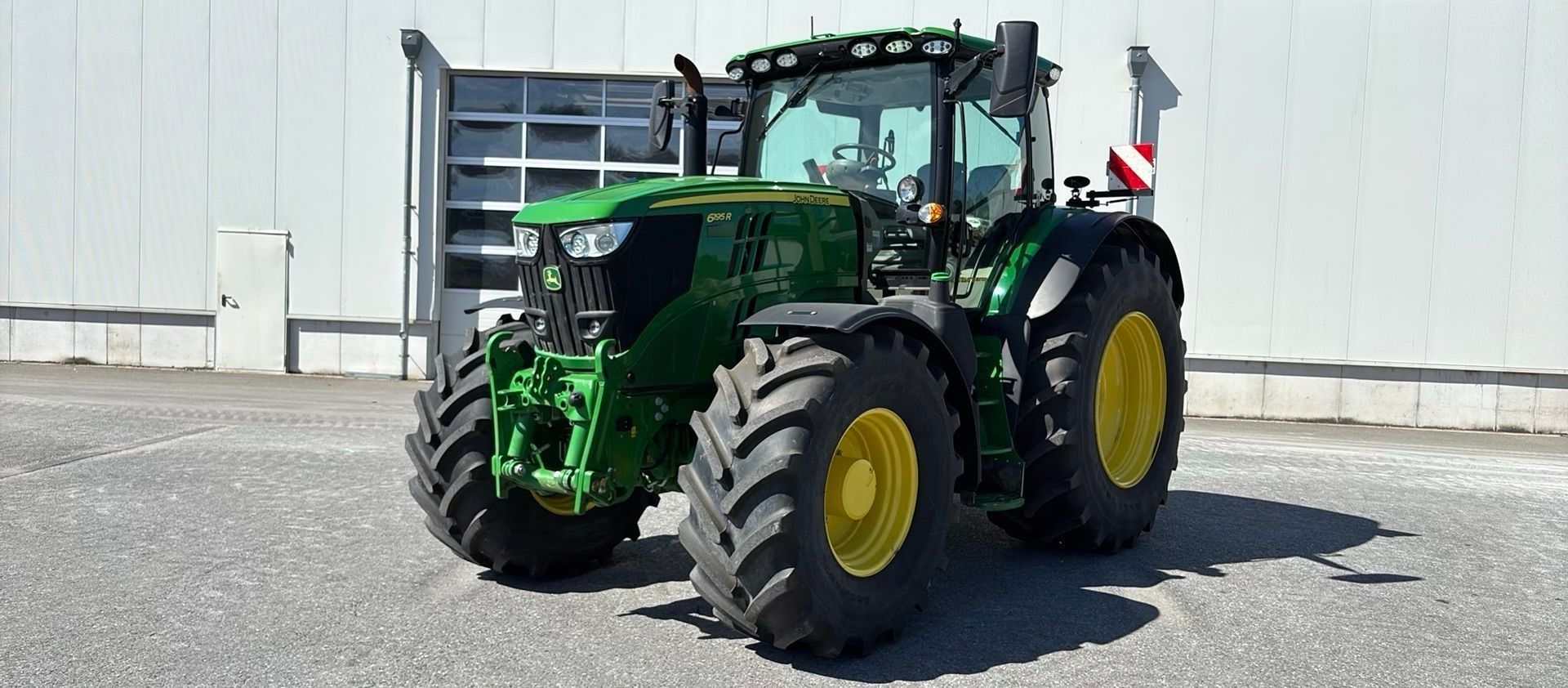 John Deere 6195 R Tractor €116,000