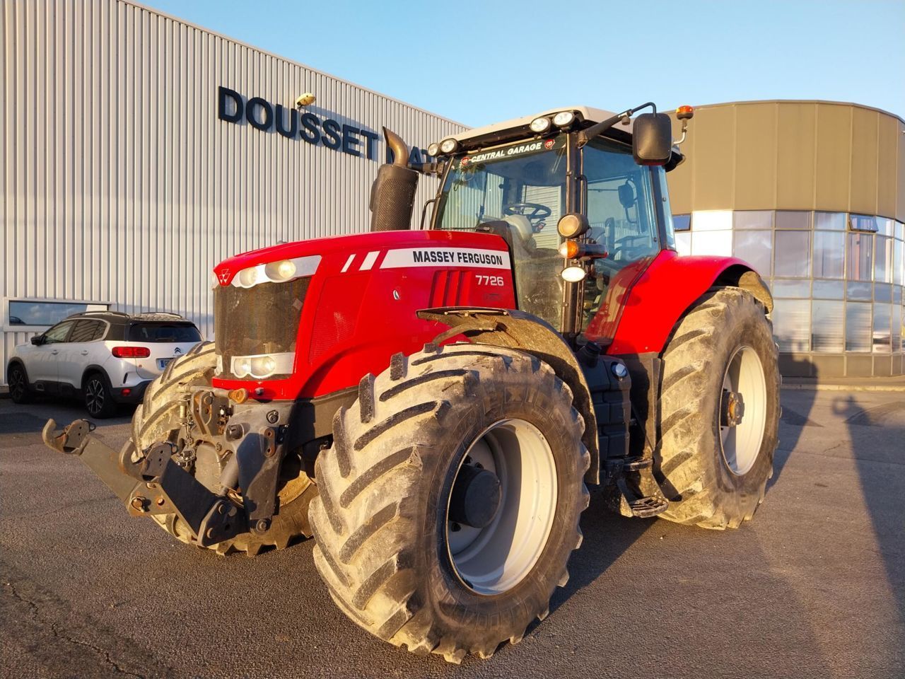 E-FARM: Massey Ferguson 7726 - Tractor - id X2MN4CL - 80.000 € - Año: 2017 - Horas: 4900,Potencia del motor: 260,Francia