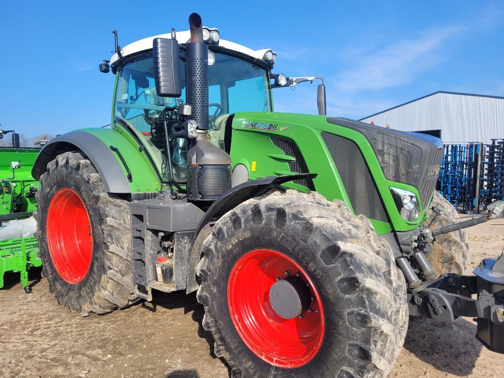 Fendt 826 Vario Profi Plus Traktor 125.000 €