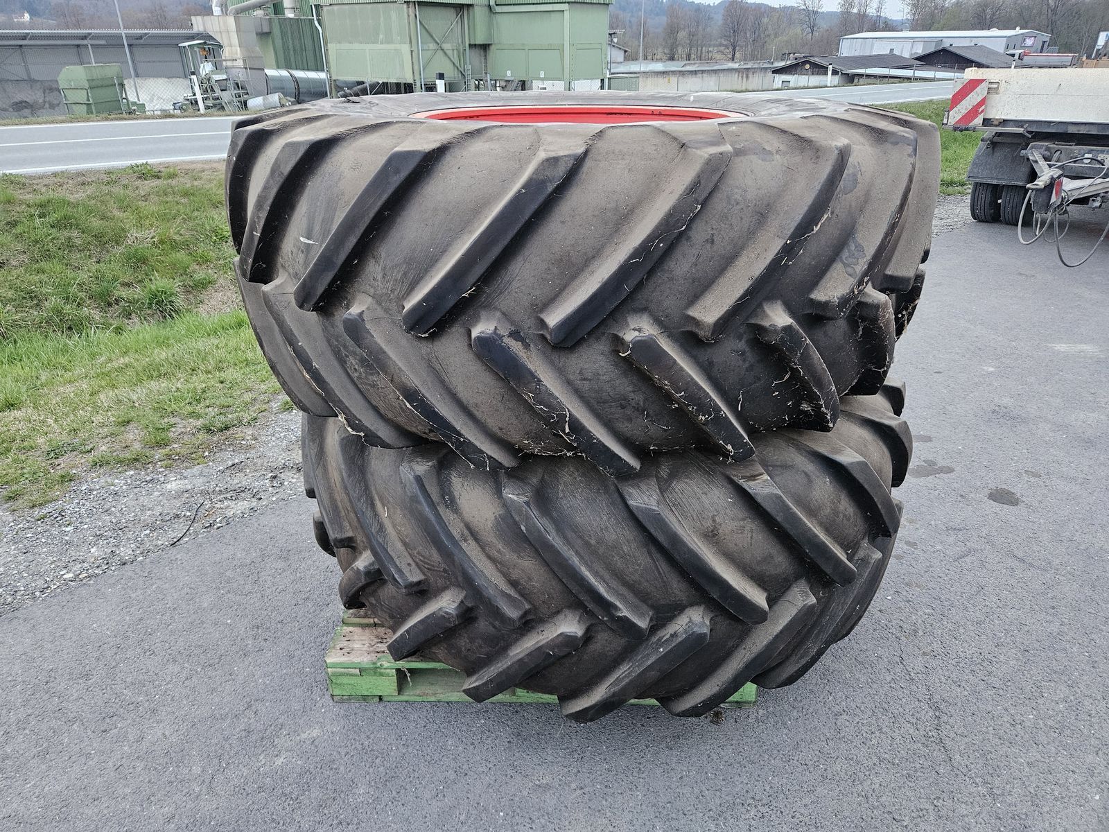 MICHELIN 710/75 r34 michelin auf felgen 10-loch Wheel and track €5,000