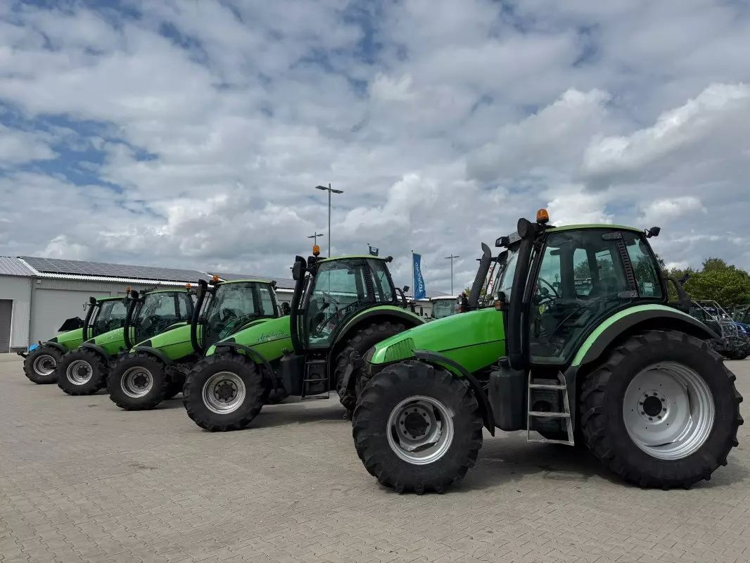 E-FARM: Deutz agrotron 105 & 106 - Tracteur - id CBDSRWF - 24 000 € - Année: 2001 - Lecture du nombre d'heure: 4 200,Puissance du moteur (chevaux): 101,Allemagne