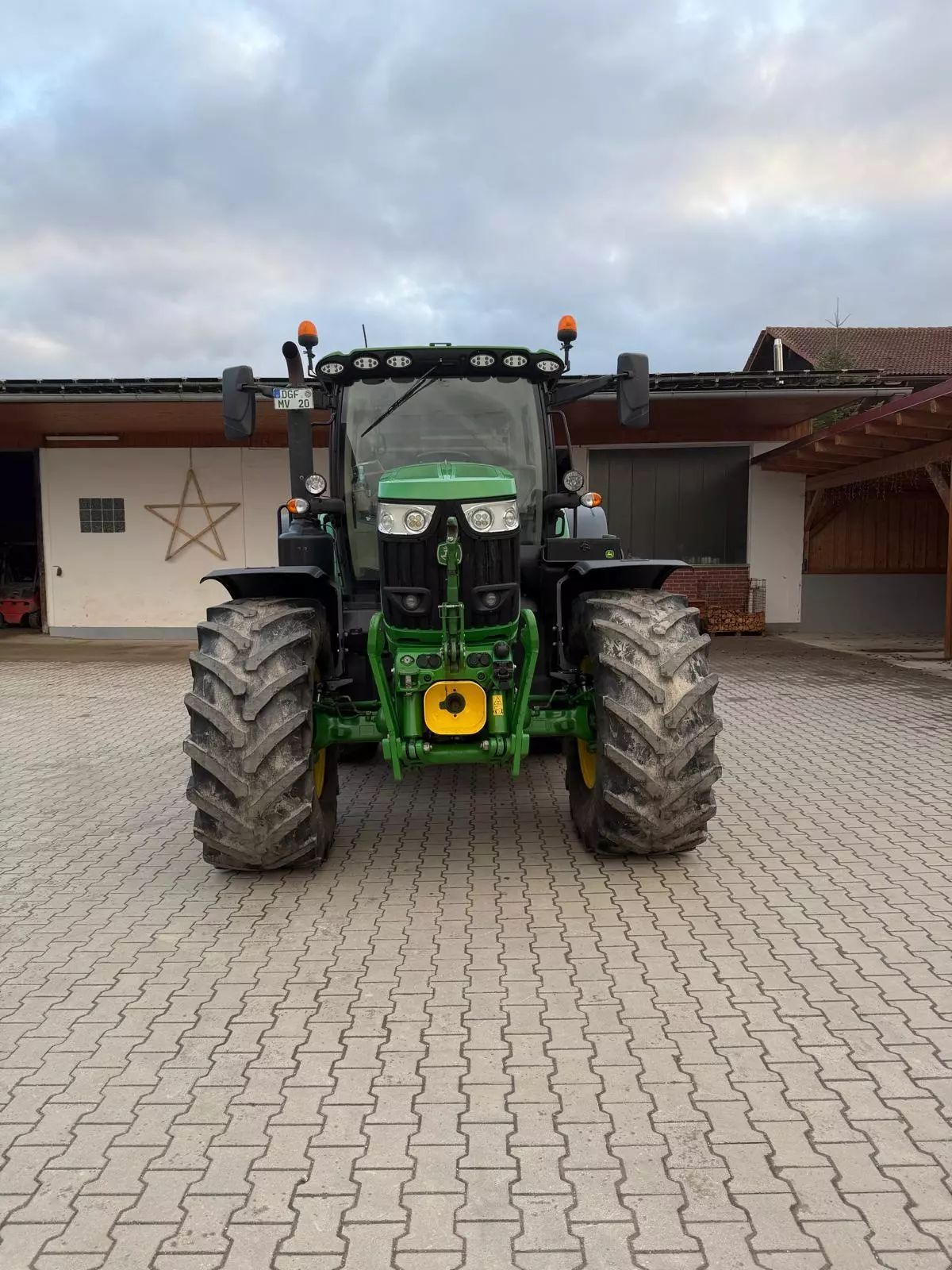 John Deere 6195 R Tractor 126.500 EUR