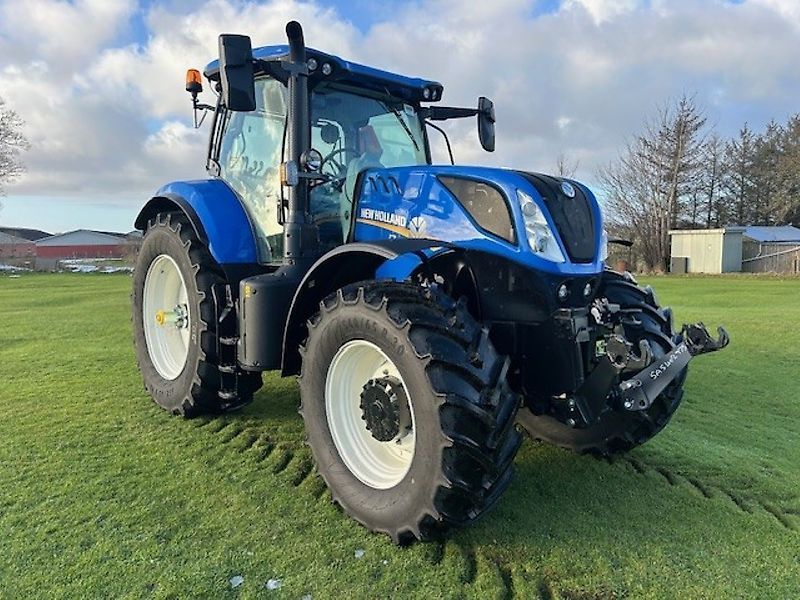 New Holland T7.215 S Traktori 140 401 €