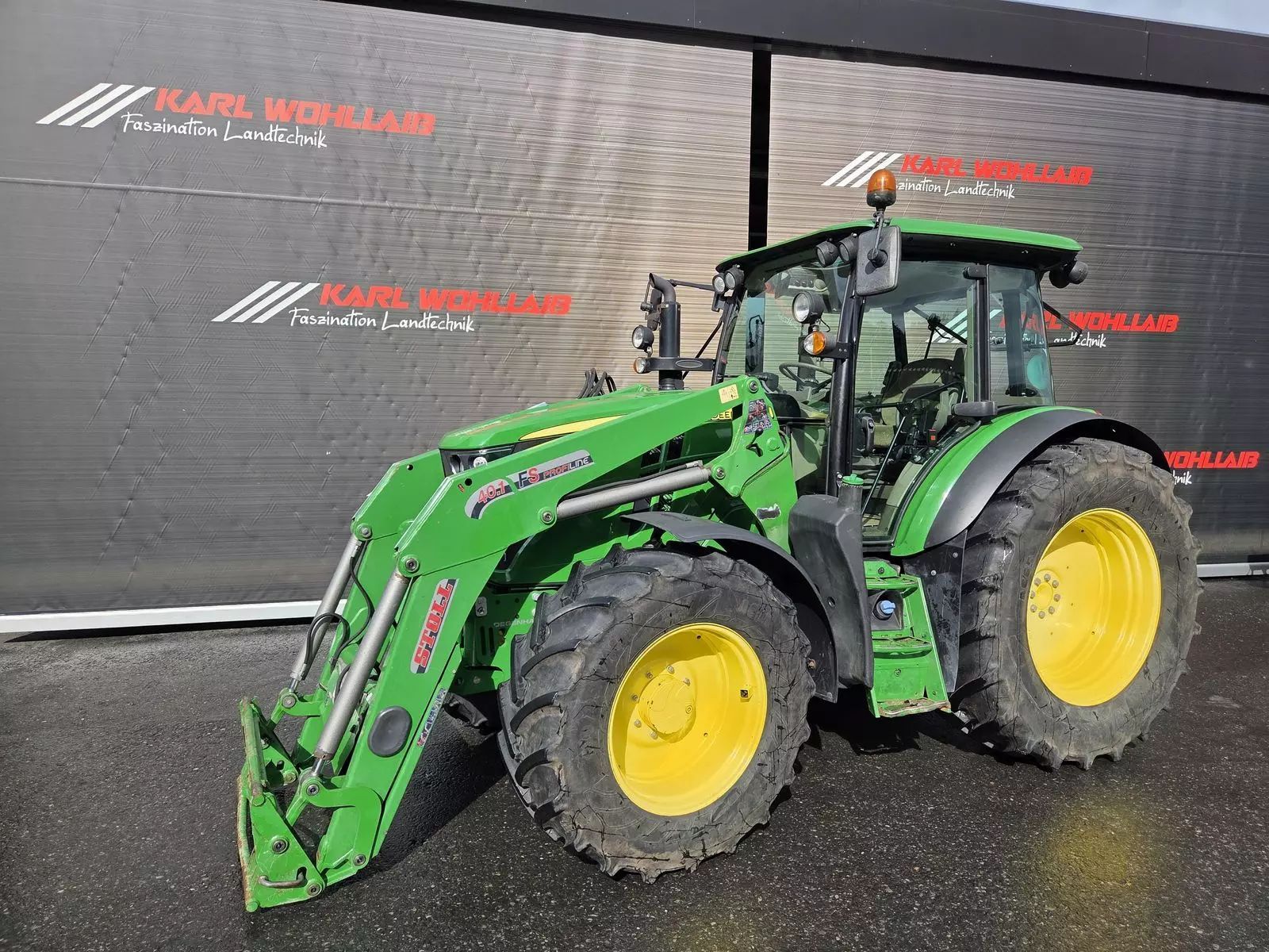 E-FARM: John Deere 6105 RC - Tractor - id UQRUYRQ - €69,000 - Year of construction: 2017 - Engine hours: 2,049,Engine power (HP): 116,Austria