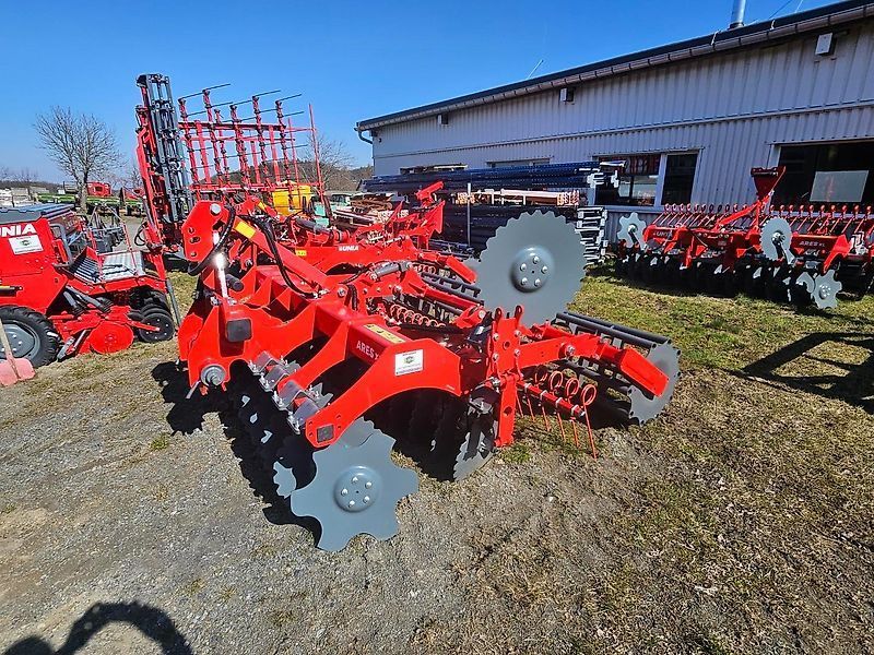 E-FARM: Unia ares xl - Erpice a dischi anche compatti - id MNQELNJ - 7.900 € - Anno di costruzione: 2023 - Germania