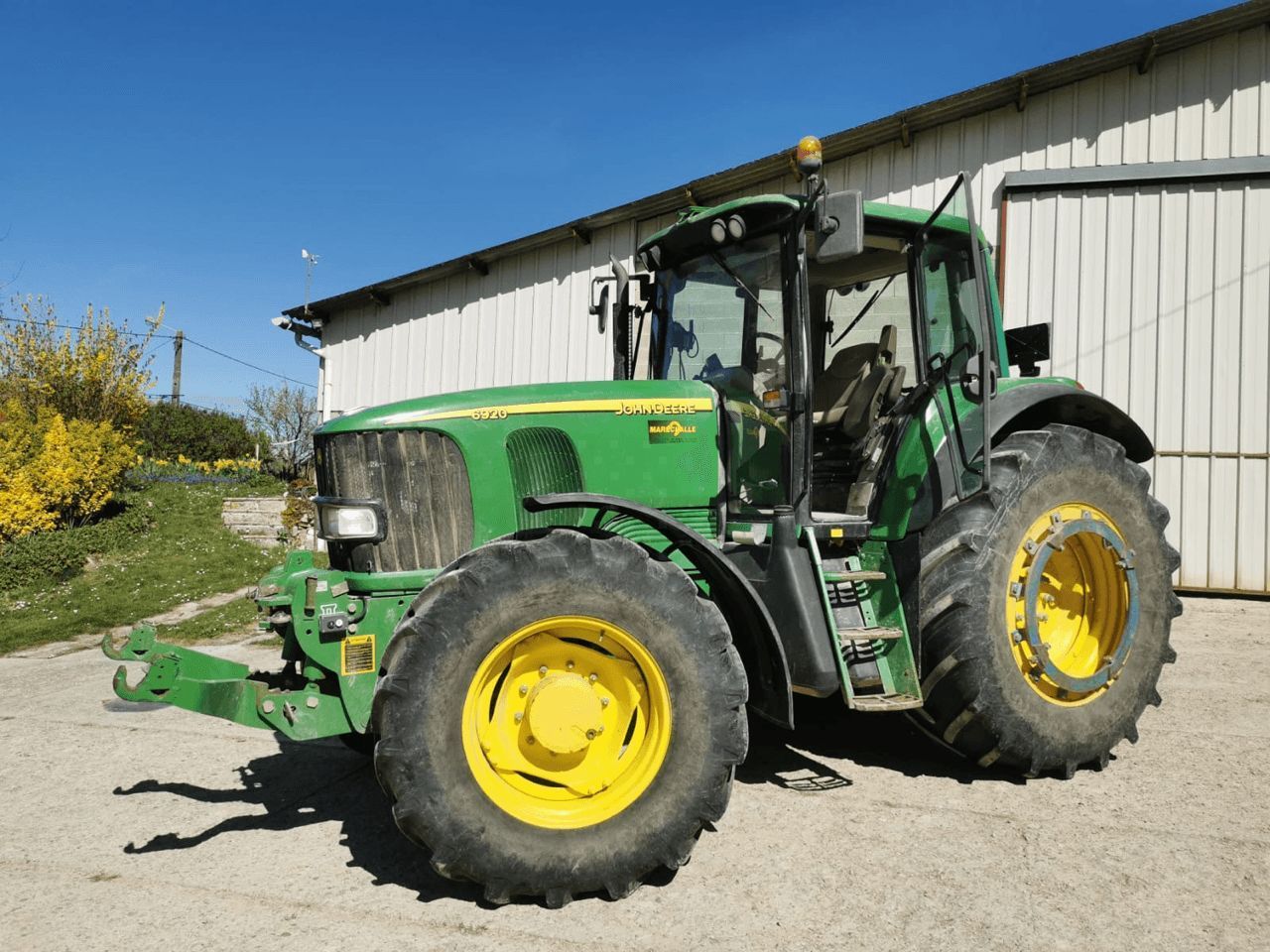E-FARM: John Deere 6920 Premium - Tractor - id PJZ5F2U - €35,000 - Year of construction: 2004 - Engine hours: 5,500,Engine power (HP): 155,France