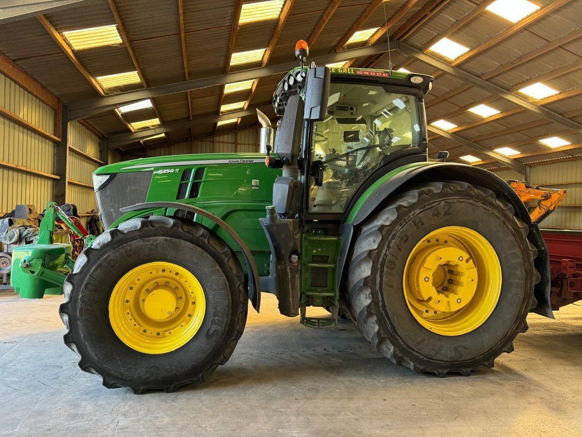 E-FARM: John Deere 6250 R - Traktor - id RFHICGK - 109.000 € - Baujahr: 2018 - Abgelesene Motorstunden: 2.850,Motorleistung (PS): 250,Frankreich