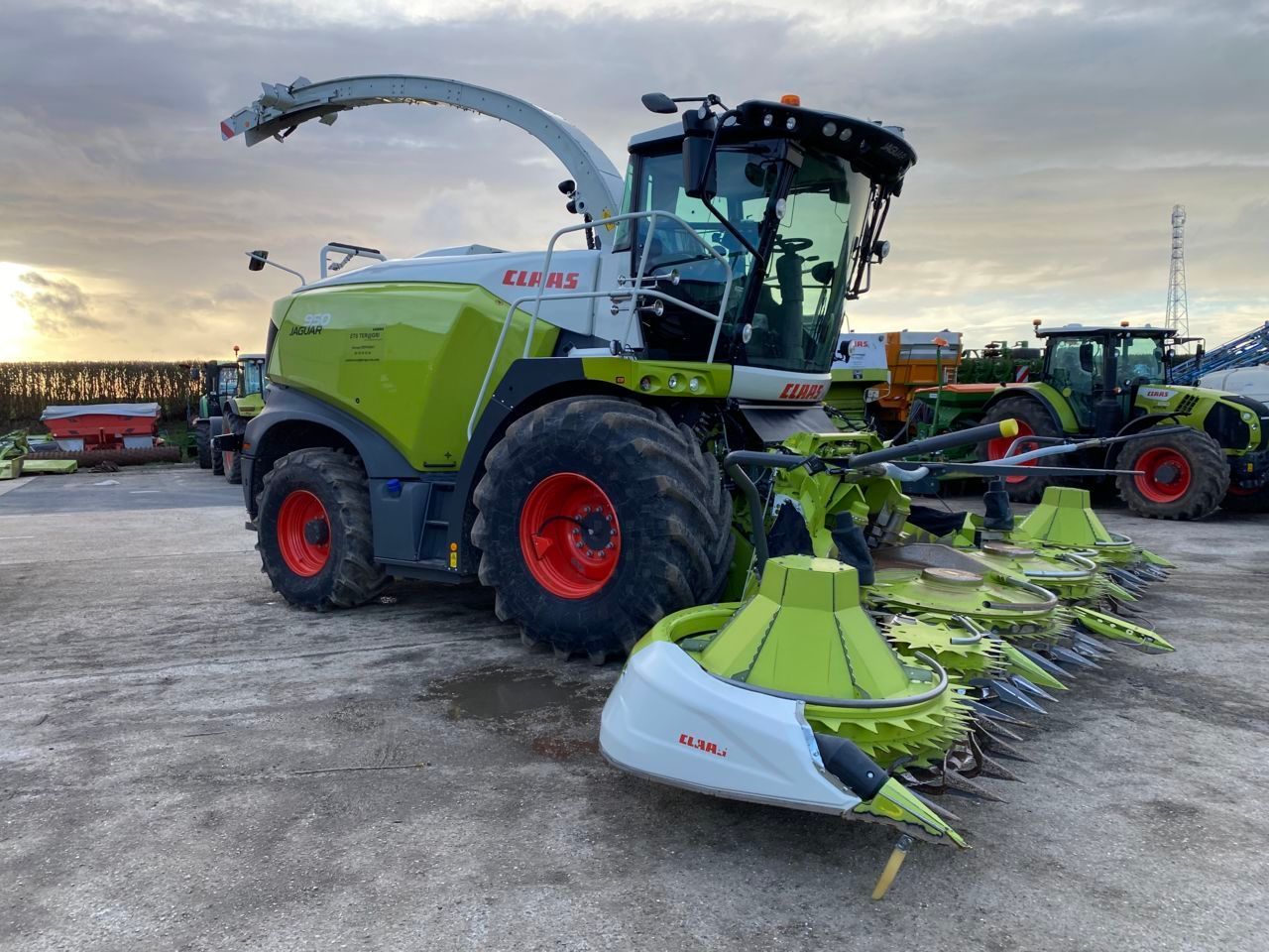 E-FARM: Claas Jaguar 950 - Ensileuse automotrice - id BG6SFGT - Année: 2022 - Lecture du nombre d'heure: 600,France