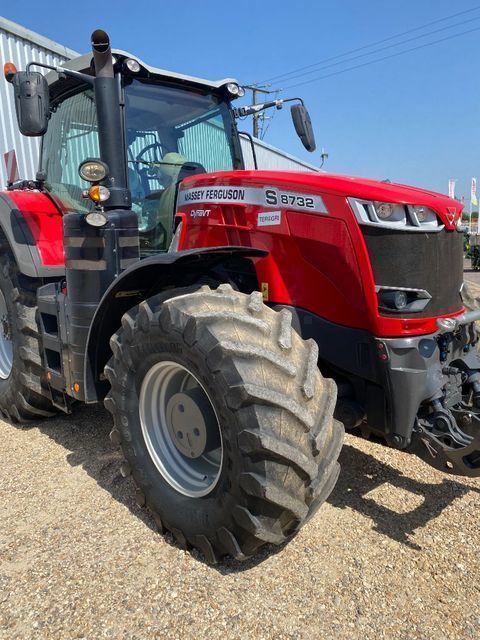 Massey Ferguson 8732 S Tractor €125,000