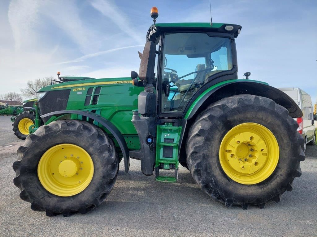 E-FARM: John Deere 6230 R - Tractor - id ETQEIM2 - 123.000 € - Año: 2018 - Horas: 4585,Potencia del motor: 230,Francia