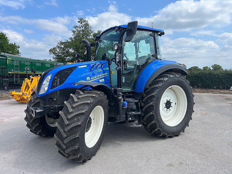E-FARM: New Holland T5.120 - Trattore - id LJBACCT - Anno di costruzione: 2023 - Ore: 120,Regno Unito