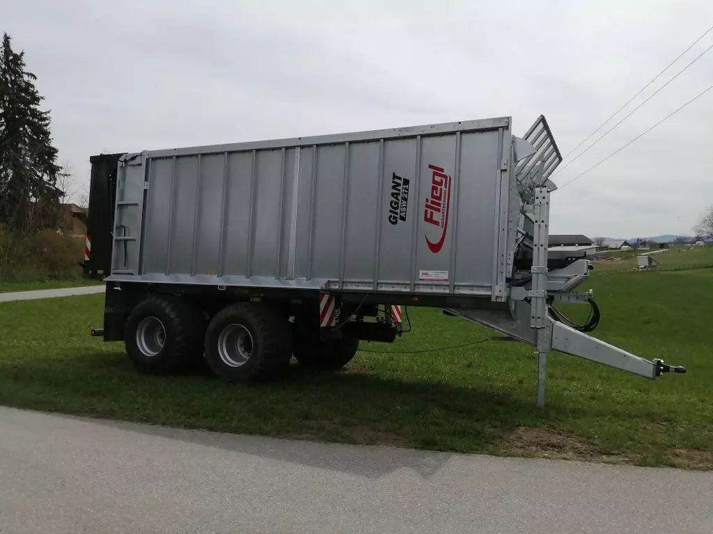 E-FARM: Fliegl gigant asw 271 compact fox - Forage transport - id XELBDEJ - Year of construction: 2025 - Austria