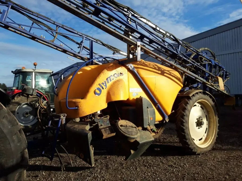 E-FARM: Caruelle olympia 320 s - Opryskiwacz - id HSKCUAL - 10 000 € - Rok produkcji: 2006 - Francja