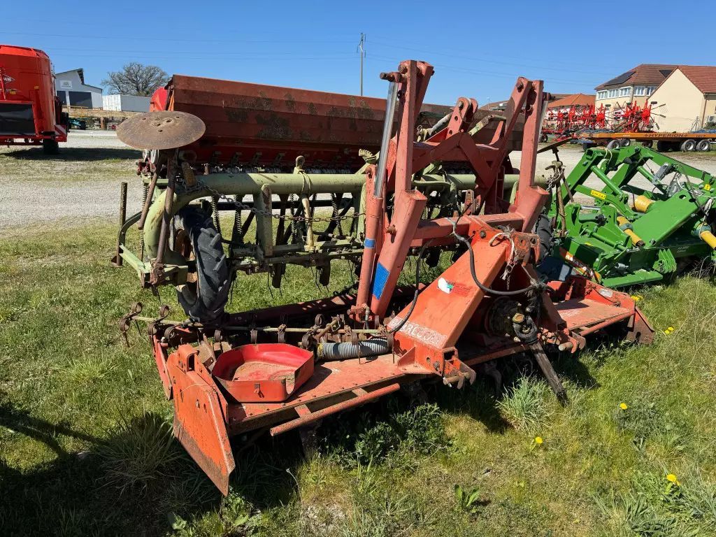E-FARM: Kuhn socs - Semoir - id EIQPDEX - 3 500 € - Année: 1988 - France
