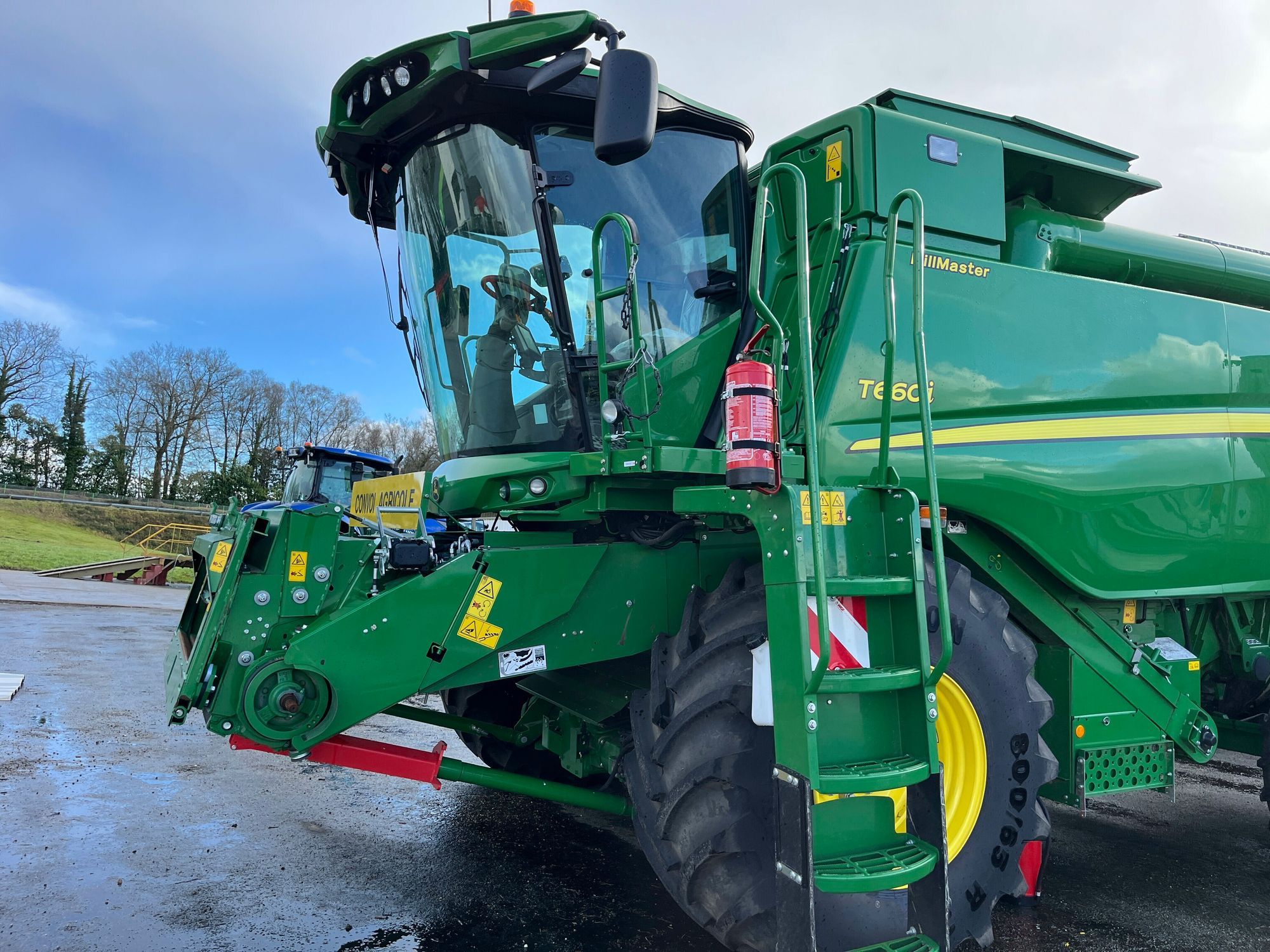 John Deere T 660 HM Combine harvester €240,000