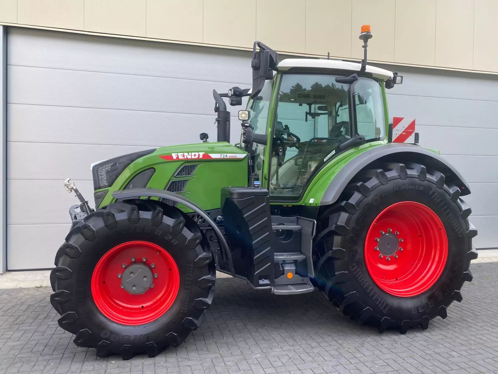 Fendt 724 Vario Power Plus Tractor €145,000
