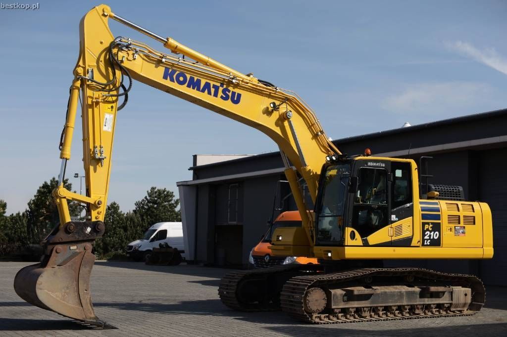KOMATSU pc 210 lc-11 Crawler excavator €88,000