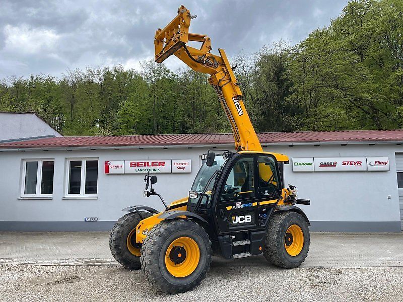 E-FARM: JCB 542-70 AGRI Pro - Teleszkópos rakodó - id U9SRT2D - 82 500 EUR - Gyártási év: 2019 - Üzemóra (motor): 3010,Motor teljesítménye (LE): 145,Németország