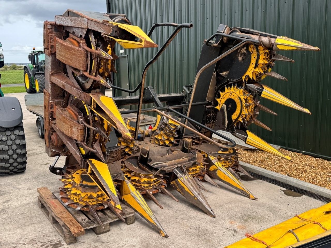 New Holland f1440 8 row maize header Header €14,788