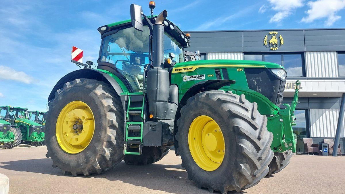 John Deere 6R 250 Tractor €169,900