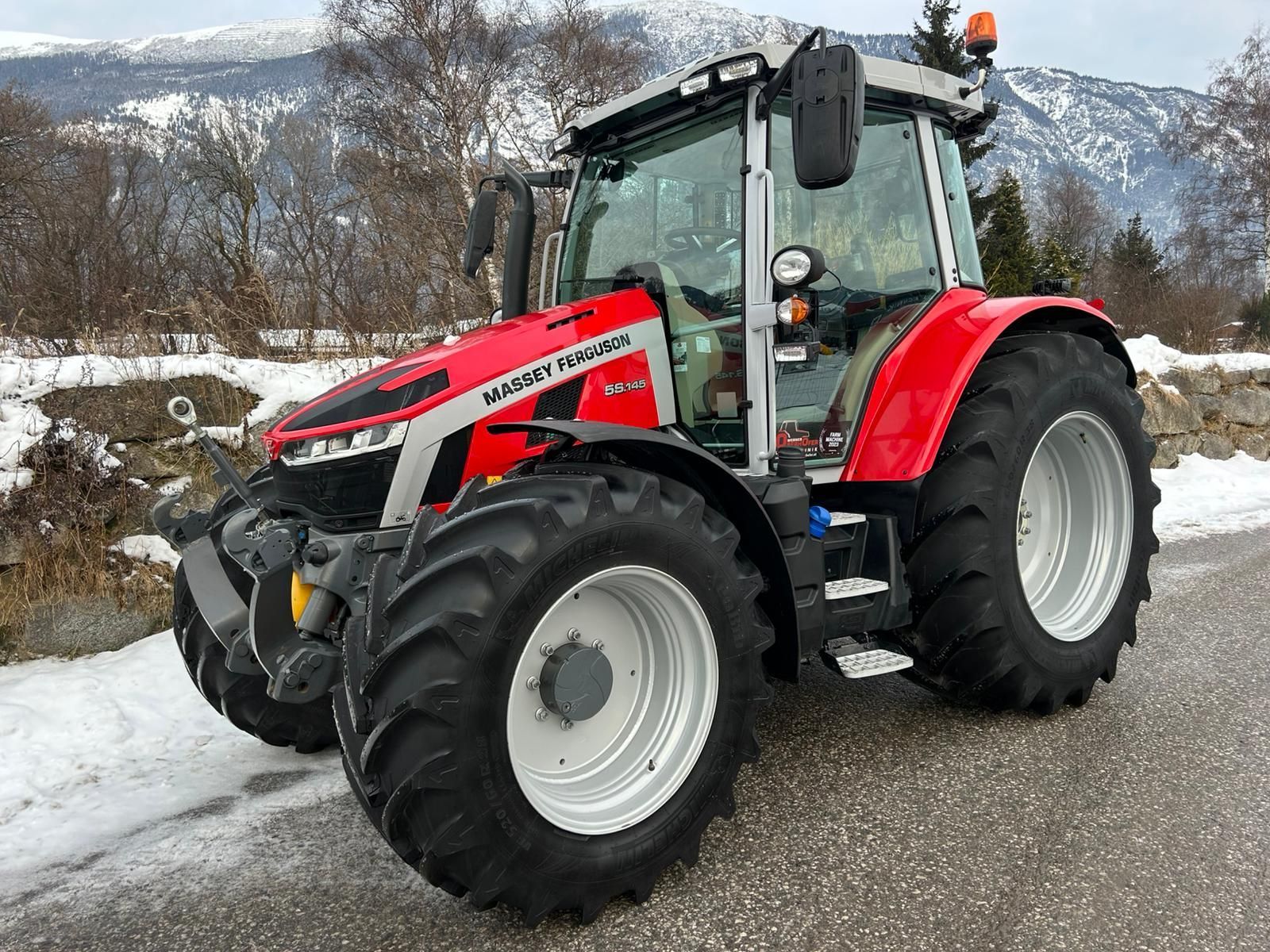 Massey Ferguson 5S.145 Traktor 107 500 €