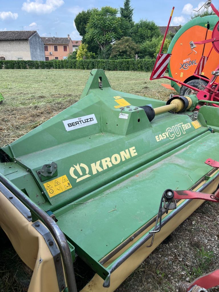 E-FARM: Krone easy cut 32 cri - Segadora - id NPUKK5X - 5000 € - Año: 2008 - Italia