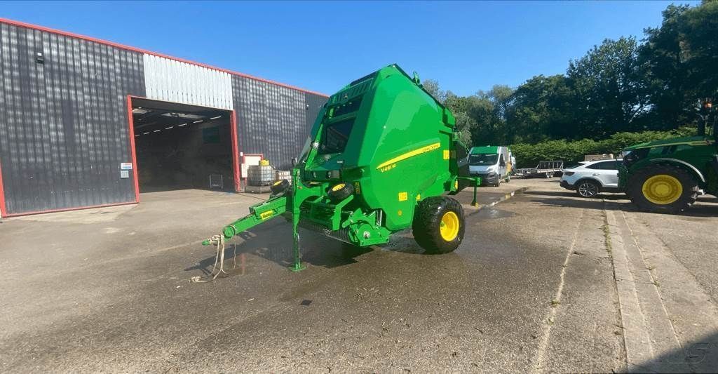 E-FARM: John Deere V461M - Presă de balotat - id QQTIKTZ - Anul: 2022 - Franța