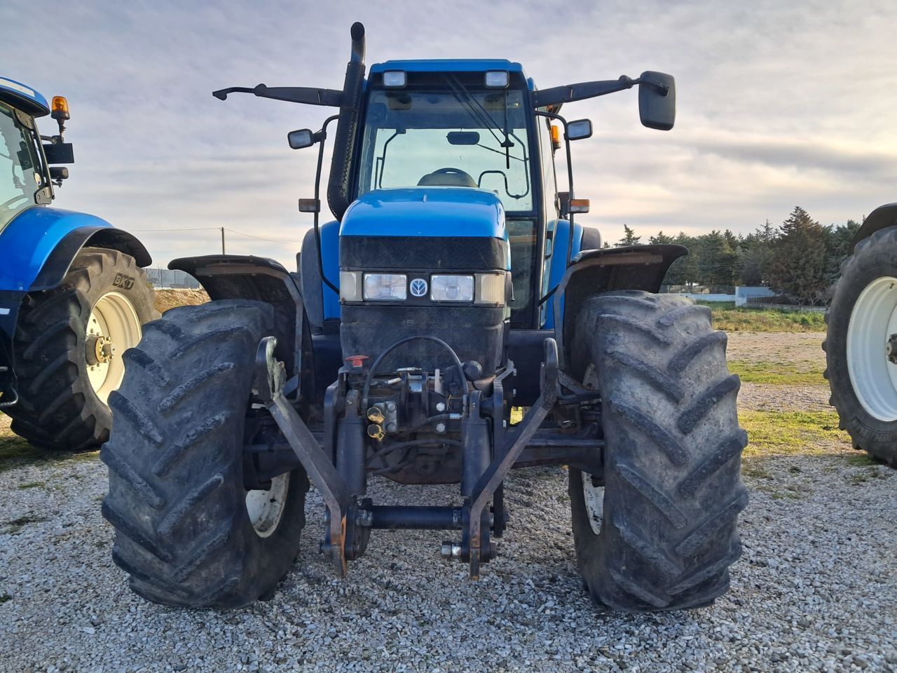 New Holland TM 150 Traktor