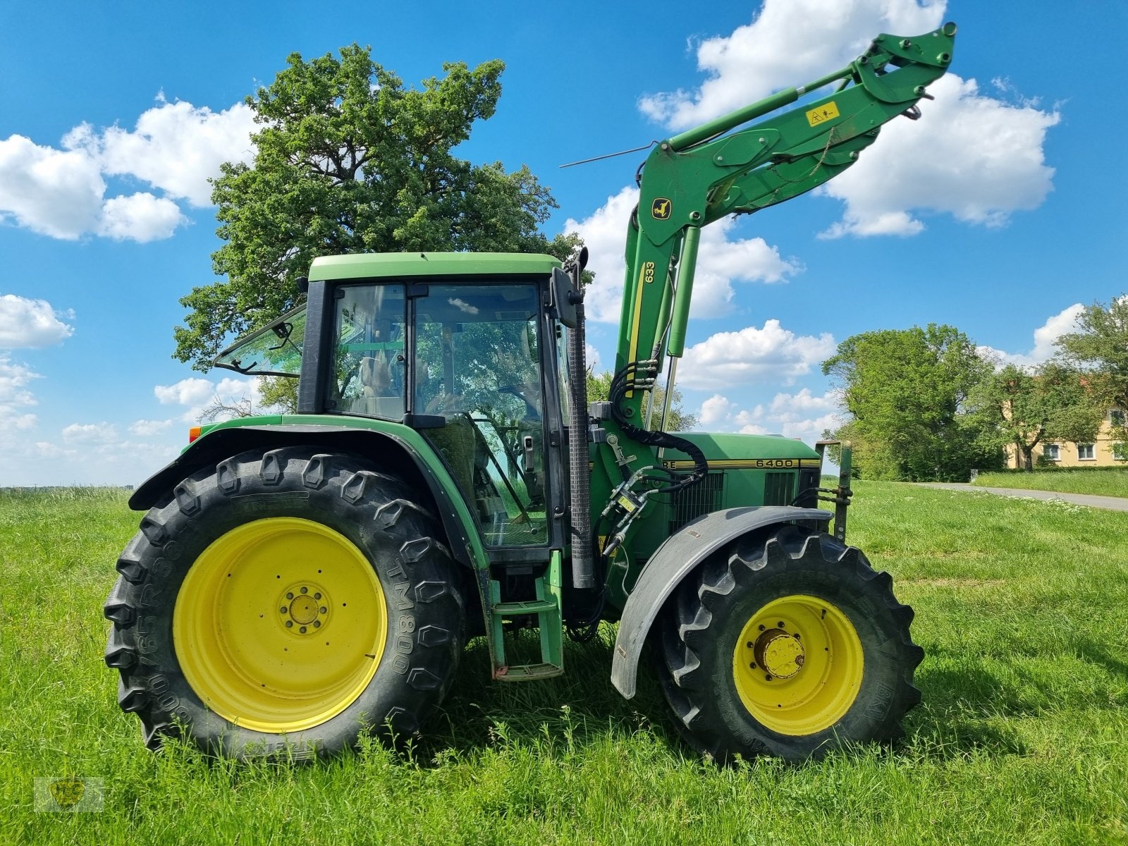 John Deere 6400 tractor €26,055