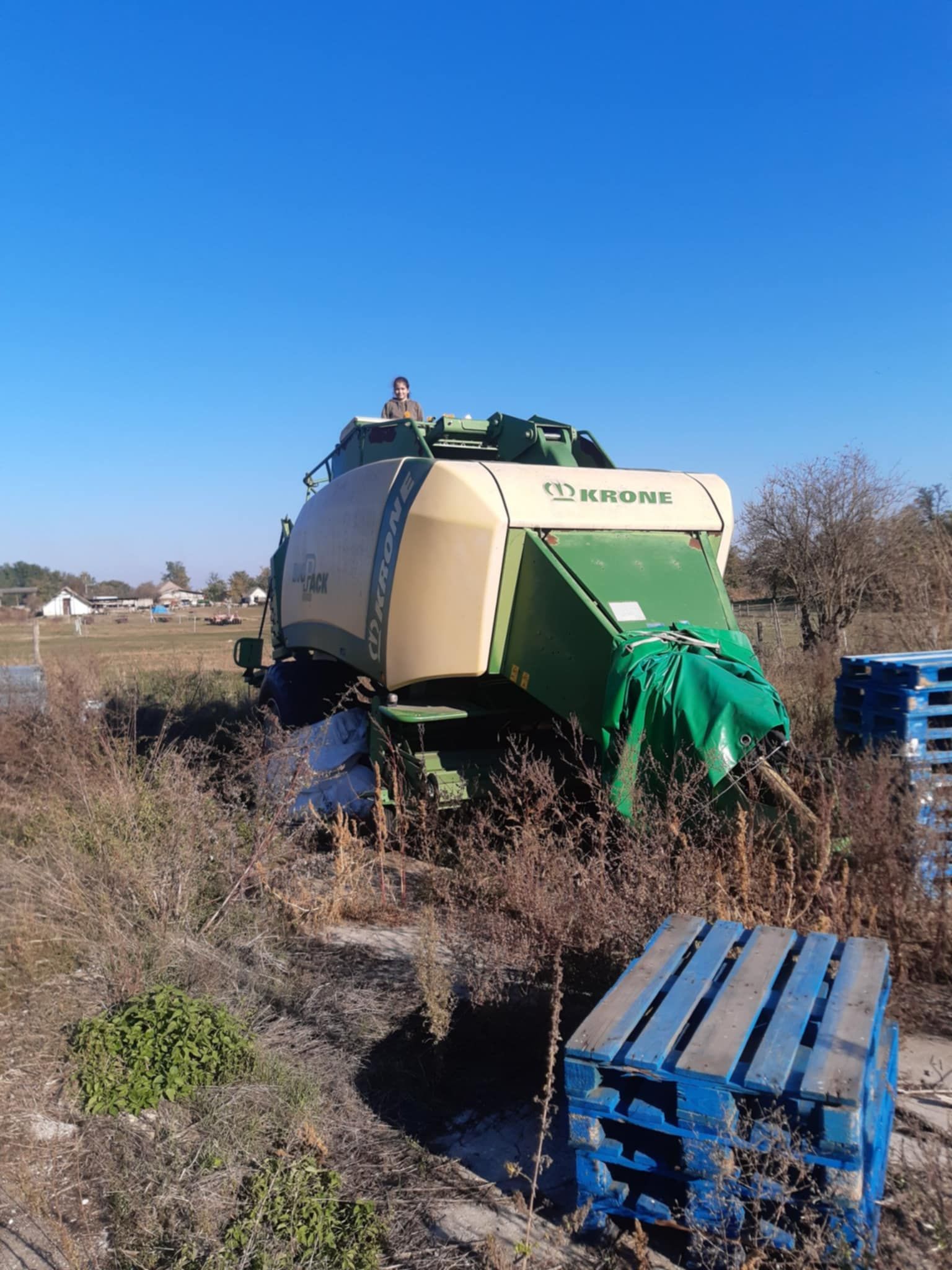 E-FARM: Krone Big Pack 12130 - Ballenpresse - id LCX3UMG - 41.500 € - Baujahr: 2006 - Ballenanzahl: 12.000,Ungarn