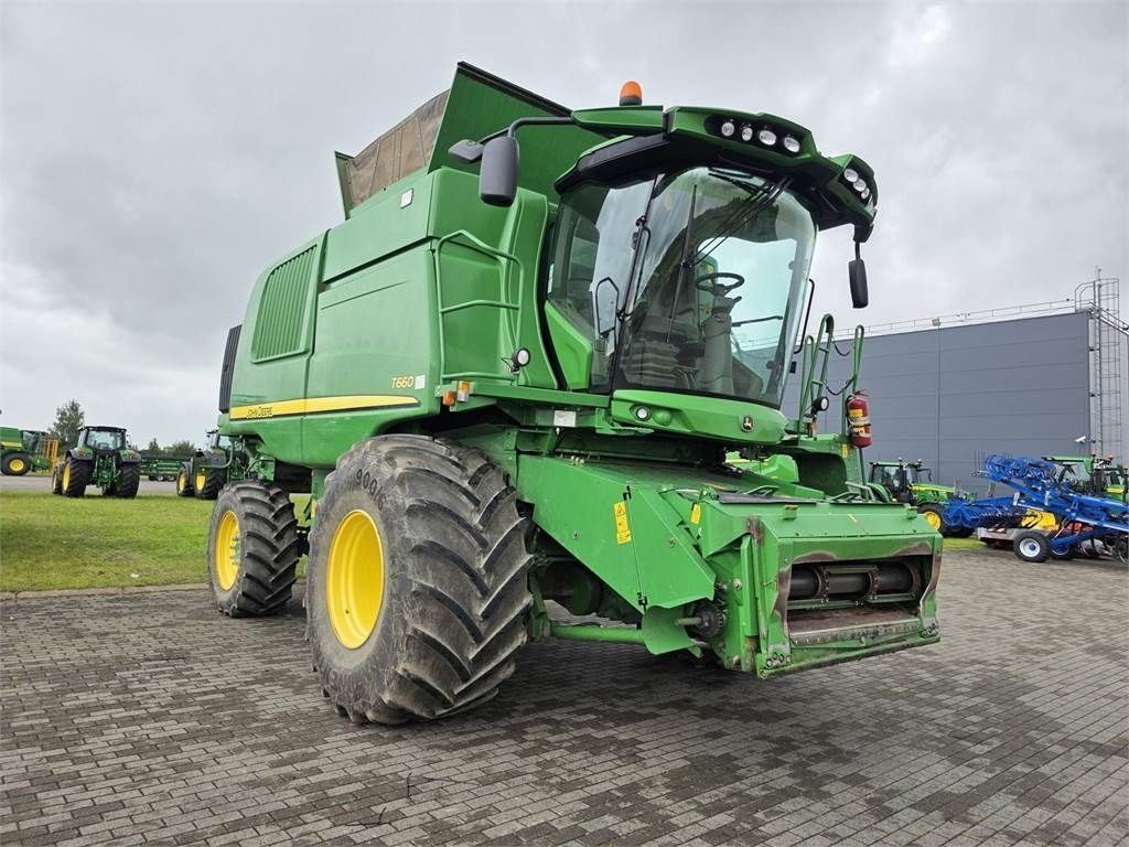 E-FARM: John Deere T 660 - Combine harvester - id N2HD57K - €122,000 - Year of construction: 2013 - Engine hours: 2,815,Engine power (HP): 349,Lithuania