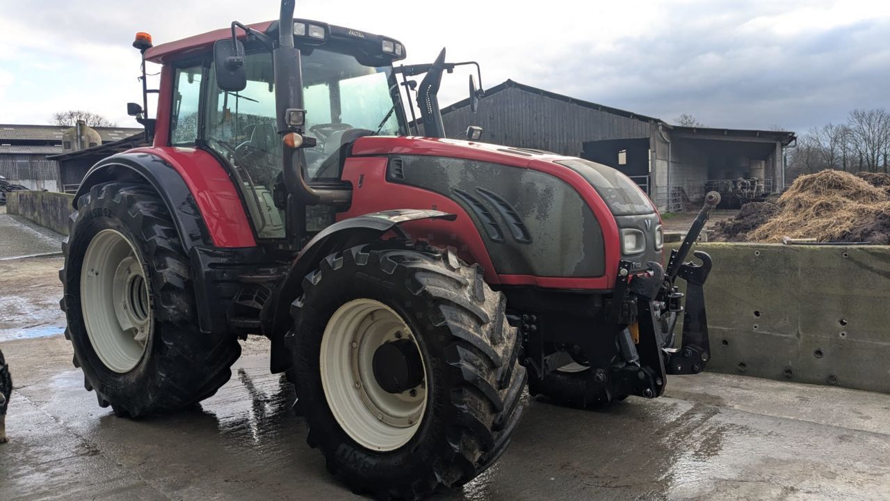 Valtra t182 Tractor €35,000
