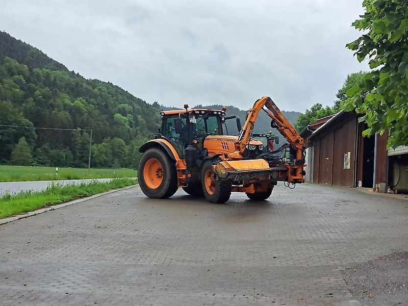 E-FARM: John Deere 6145 R - Traktor - id YFPJ4XJ - 73.000 € - Produktionsår: 2016 - Motortimer: 5.860,Motoreffekt (HP): 185,Tyskland