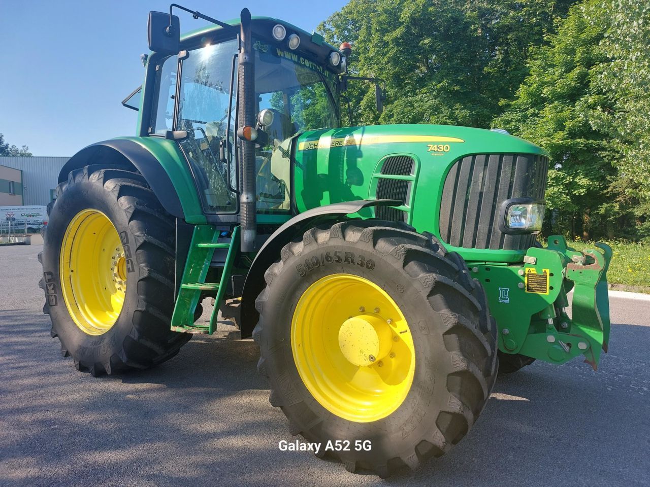 E-FARM: John Deere 7430 Premium - Tracteur - id FM9FXCH - 47 000 € - Année: 2007 - Lecture du nombre d'heure: 7 390,Puissance du moteur (chevaux): 165,France