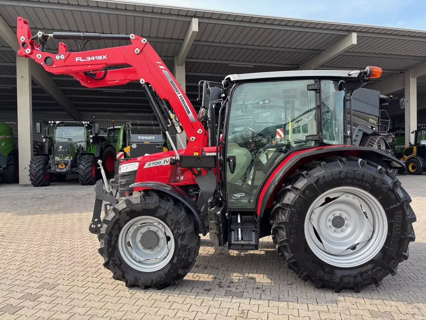 E-FARM: Massey Ferguson 4708M - Tractor - id AB5RUY3 - €54,000 - Year of construction: 2023 - Engine hours: 17,Engine power (HP): 85,Germany