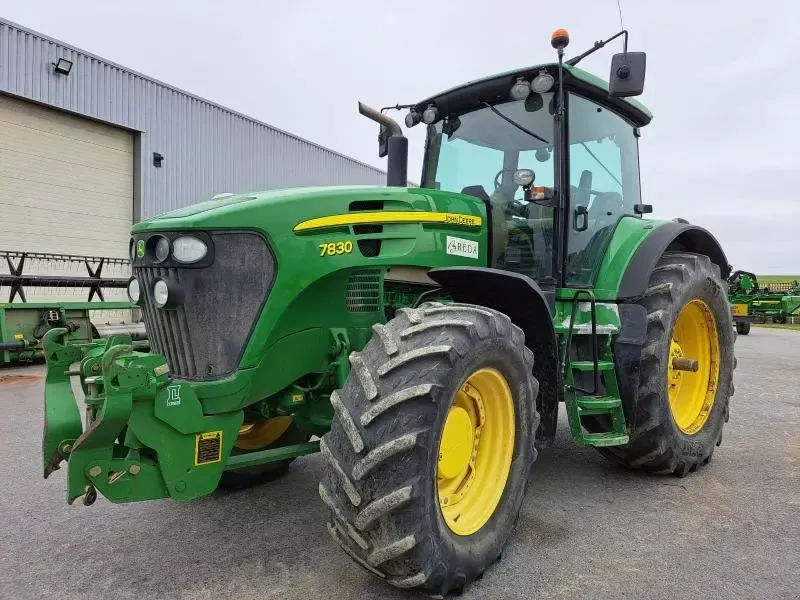 E-FARM: John Deere 7830 - Traktor - id JTDYUVH - Baujahr: 2008 - Abgelesene Motorstunden: 7.036,Motorleistung (PS): 200,Frankreich