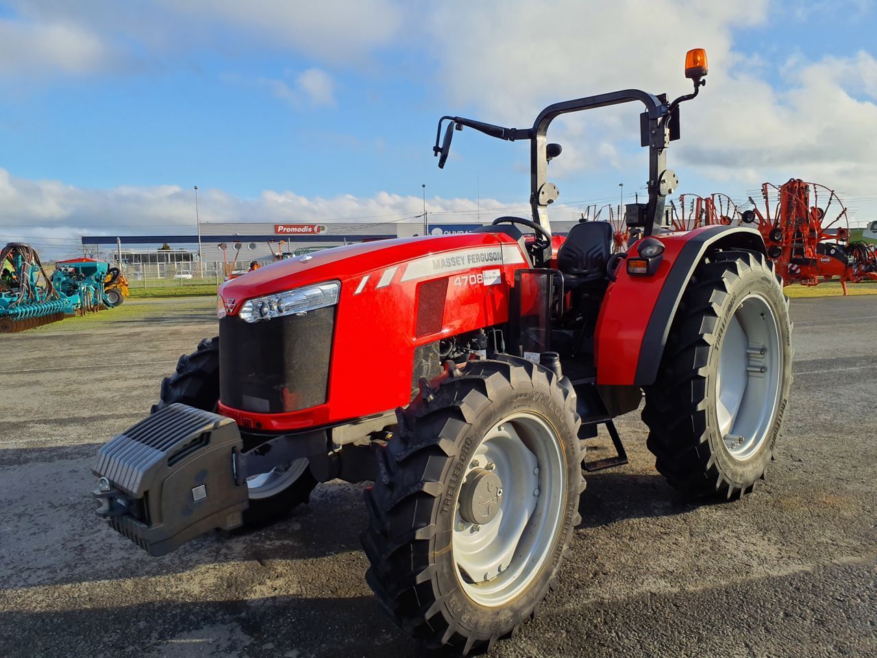 E-FARM: Massey Ferguson 4708 - Tractor - id EQESGMR - 35.000 € - Año: 2019 - Horas: 2.422,Potencia del motor: 80,Francia