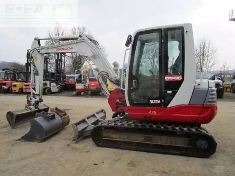 Takeuchi tb 250 powertilt + schnellwechsler + 3 löffel Mini-pelle 35 990 €