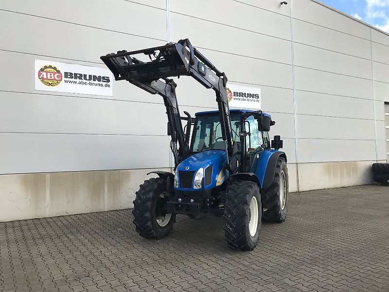 E-FARM: New Holland TL90 A - Trattore - id DFNLIQI - 28.530 € - Anno di costruzione: 2007 - Ore: 5.675,Potenza del motore: 85,Germania
