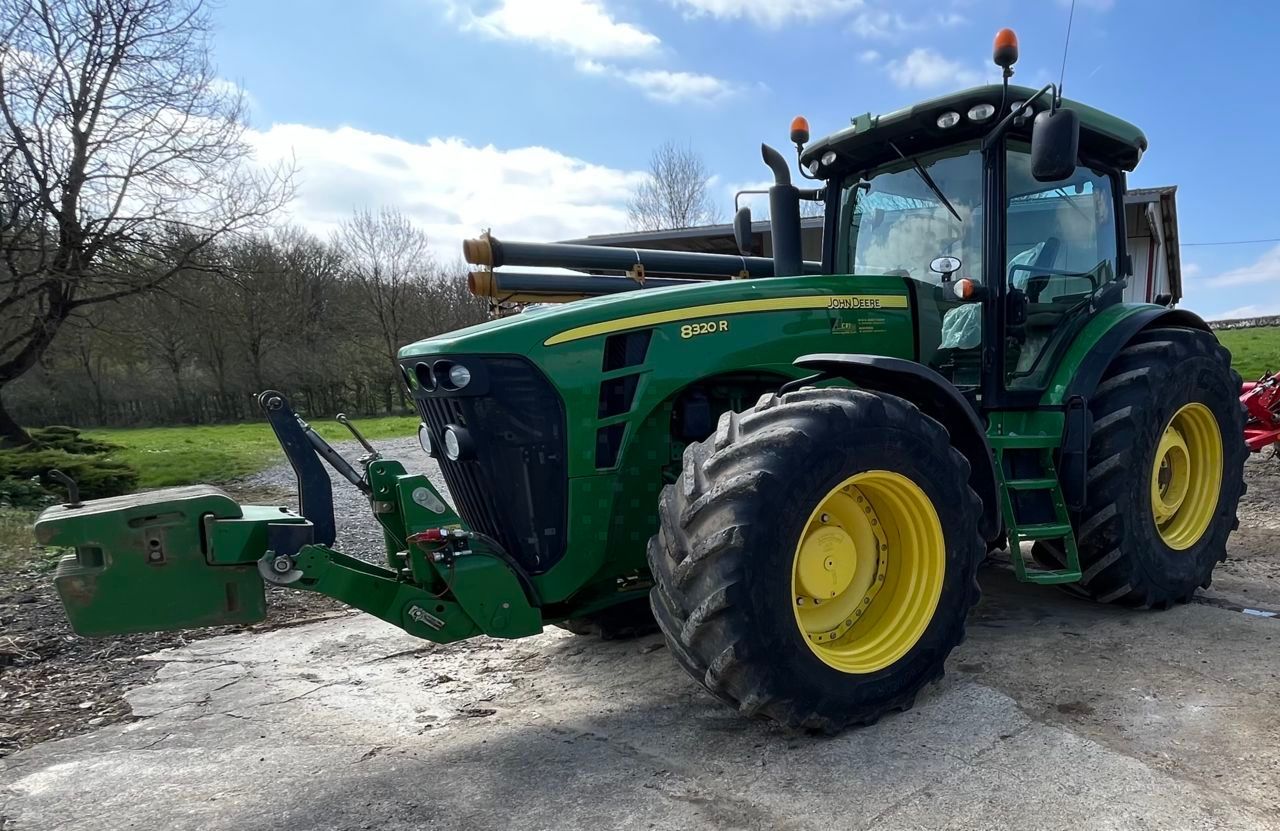 E-FARM: John Deere 8320 R - Tracteur - id WJUKL18 - 98 000 € - Année: 2010 - Lecture du nombre d'heure: 4 554,Puissance du moteur (chevaux): 320,France