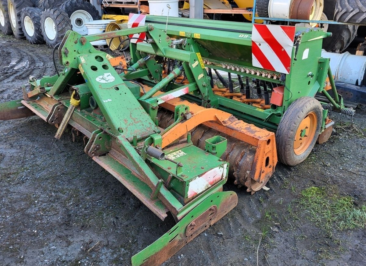 E-FARM: Amazone KE 303 + D9.30 spécial - Combinație de semănatoare - id ZGINUEK - 12.990 EUR - Anul: 2008 - Franța