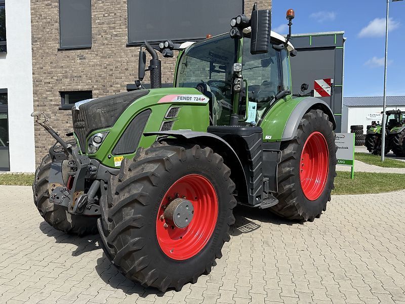 E-FARM: Fendt 724 Vario - Tractor - id KX2FFIG - €95,000 - Year of construction: 2020 - Engine hours: 6,250,Engine power (HP): 240,Germany