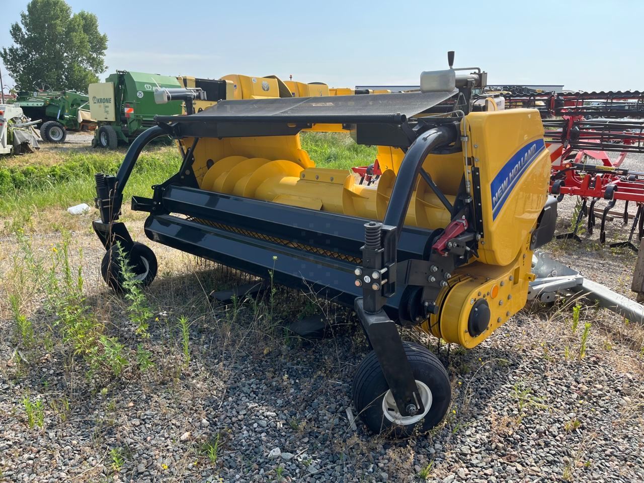 E-FARM: New Holland 300 fp hp - Vedhæftning til høst - id GUZ2S1R - 21.300 € - Produktionsår: 2022 - Frankrig