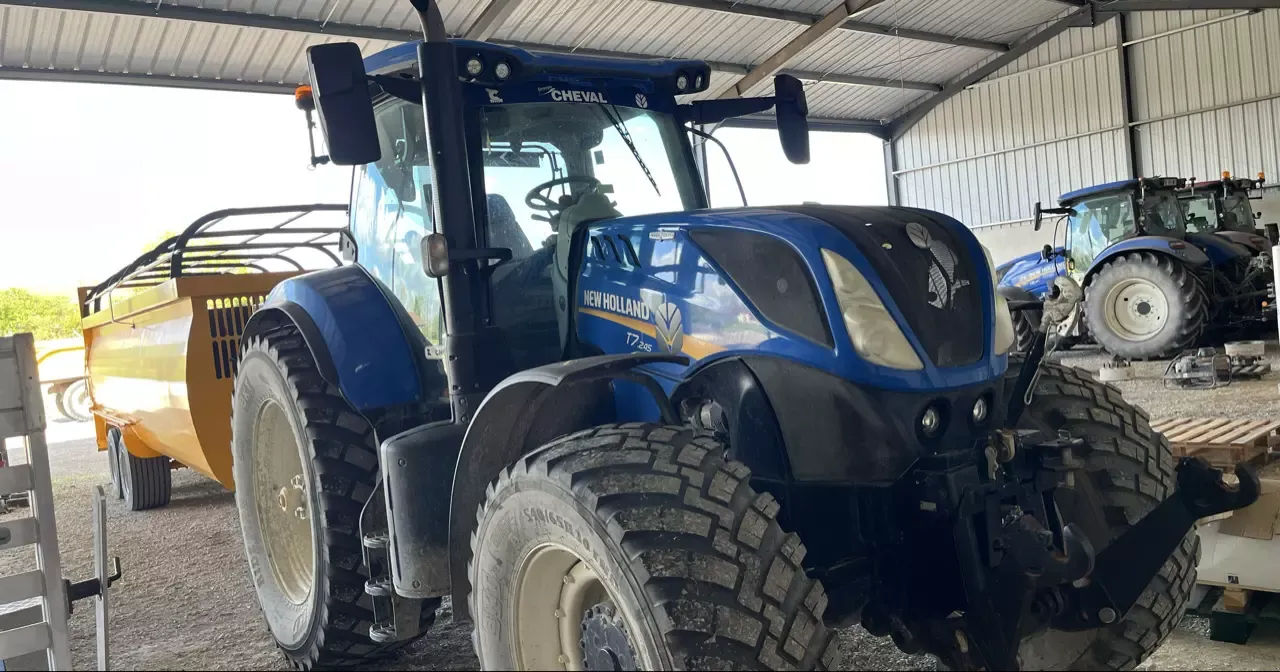 E-FARM: New Holland T7.245 - Tracteur - id TCMP8PY - 85 000 € - Année: 2019 - Puissance du moteur (chevaux): 200,France